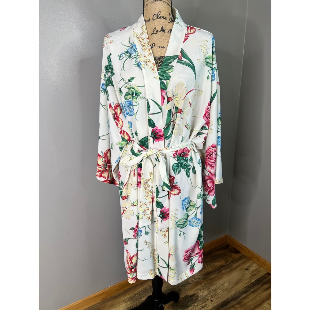 Vintage Private Luxuries Natori Floral White Pink Blue Kimono style feminine